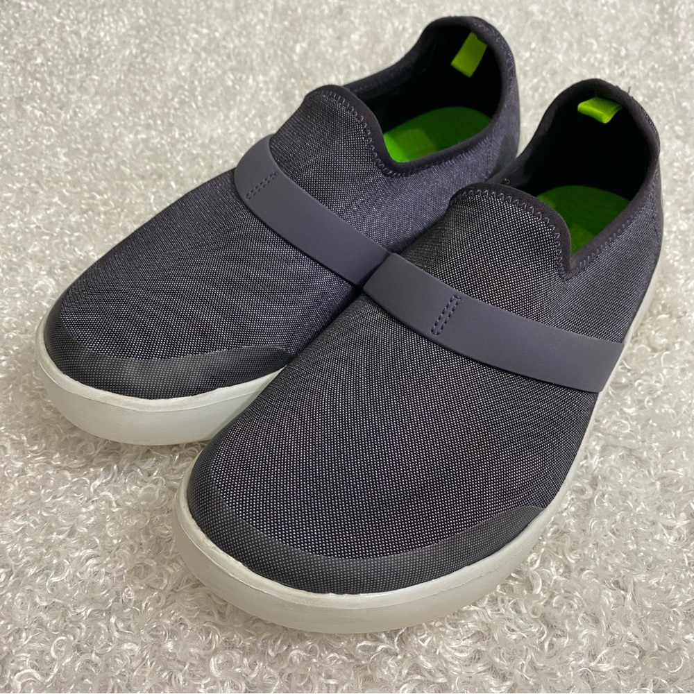 OOFOS Ladies Size 7 Slip On Shoes
